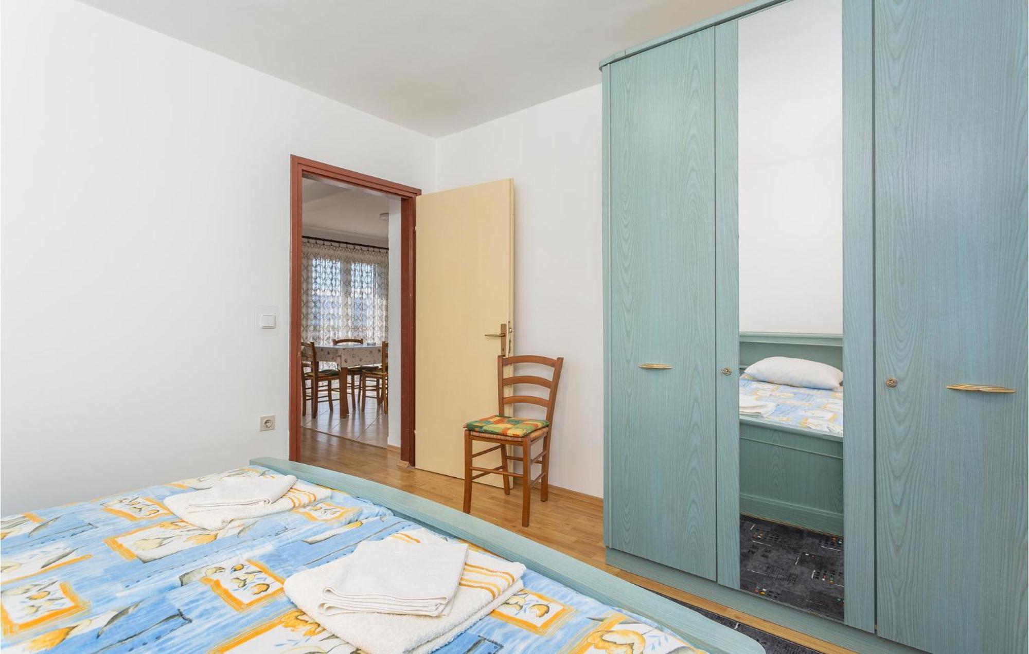 Lovely Apartment In Krk With Kitchen Brzac Eksteriør billede