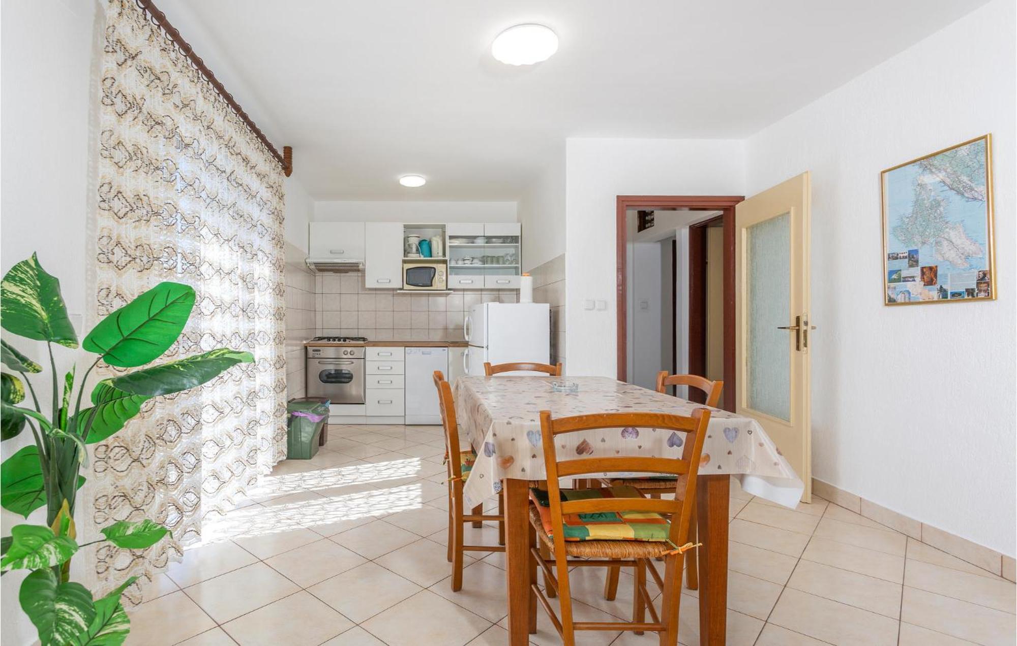 Lovely Apartment In Krk With Kitchen Brzac Eksteriør billede