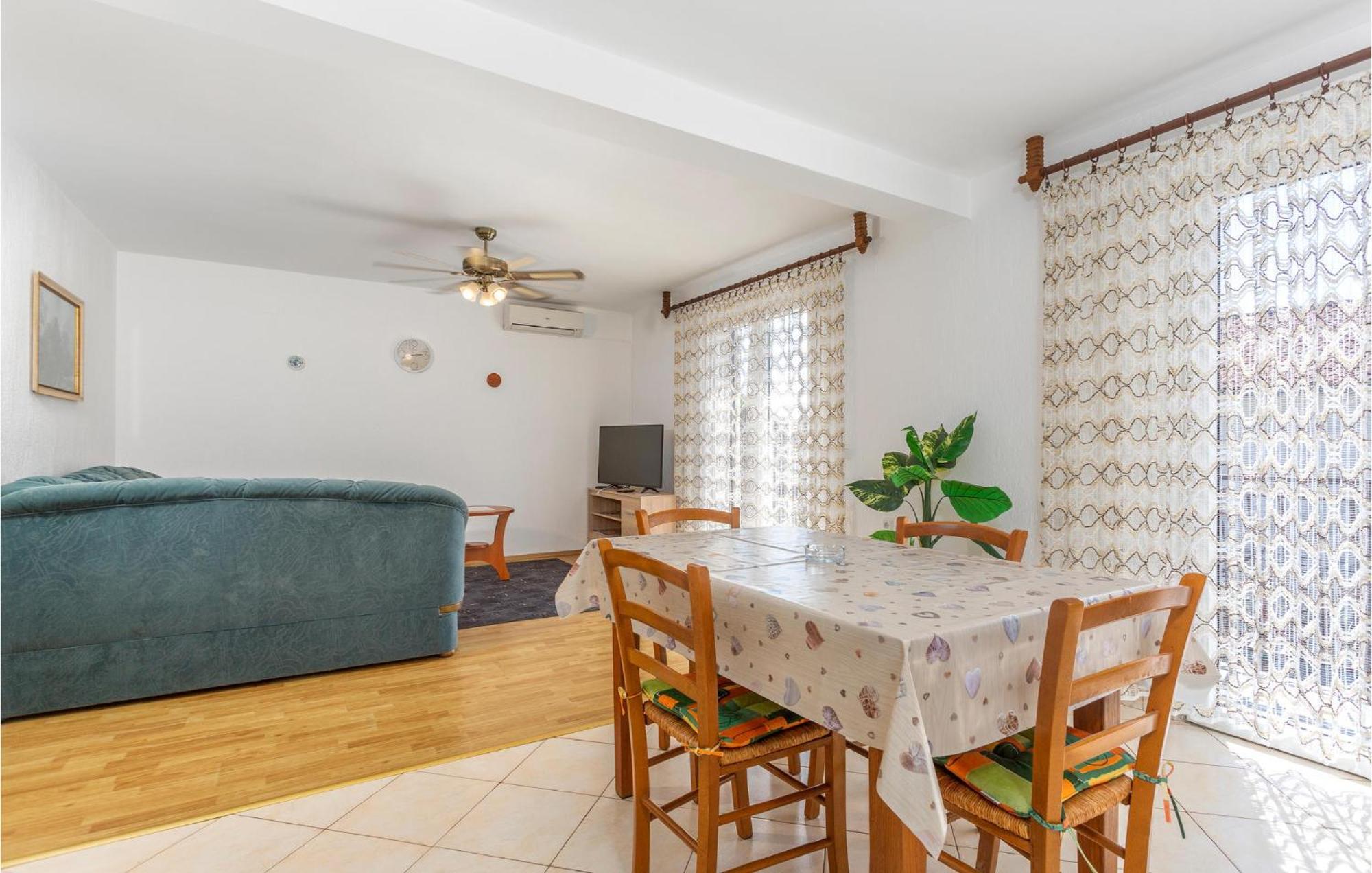 Lovely Apartment In Krk With Kitchen Brzac Eksteriør billede